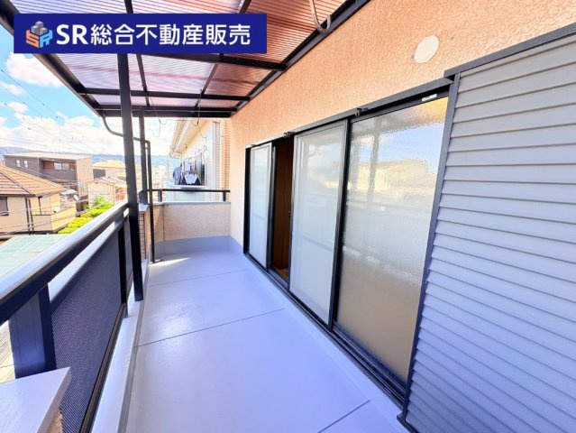 鴻池町1丁目中古戸建のバルコニー|3面バルコニーなので使い勝手が良く、陽当たり良好で洗濯物が乾きやすいです！
