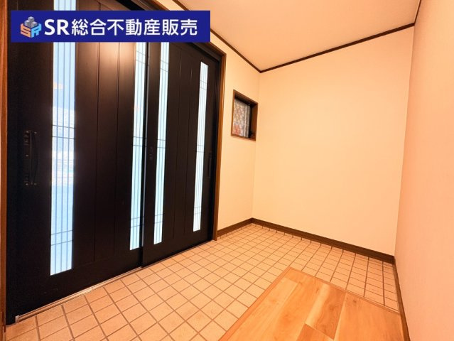 鴻池町1丁目中古戸建の玄関|内覧時は現地待ち合わせ・ご希望場所までの送迎などお気軽にご相談ください。
