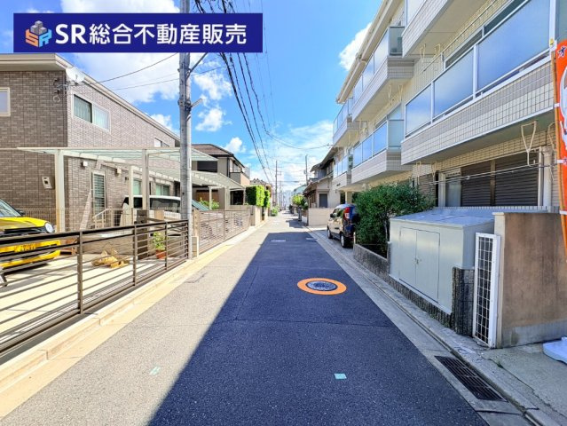 鴻池町1丁目中古戸建の周辺|前面道路含む現地写真です