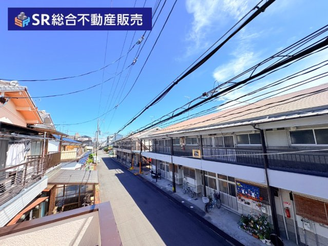 東鴻池町4丁目中古戸建の前面道路含む現地写真|寝る時は布団派の方にはピッタリ♪落ち着いて過ごせる寝室です