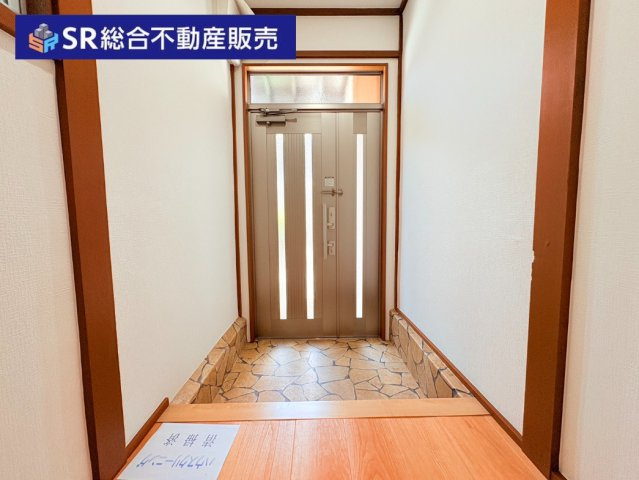 東鴻池町4丁目中古戸建の玄関|専門知識を持ったスタッフがお客様に合った住宅ローンのご提案を致します。
