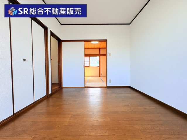 東鴻池町5丁目中古戸建の洋室|2部屋を繋げれば広々使えます♪
