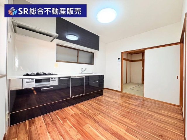 東鴻池町5丁目中古戸建の居間・リビング|専門知識を持ったスタッフがお客様に合った住宅ローンのご提案を致します。
