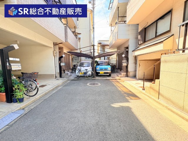 東鴻池町5丁目中古戸建の前面道路含む現地写真|当日予約も大歓迎です！土日祝、雨の日やお子様連れのお客様の送迎も可能ですのでお気になさらずお問合せ下さい。お仕事終わりのお時間にも柔軟に対応致しますのでお気軽にお申し付け下さいませ。