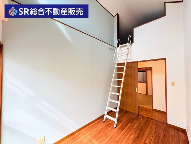 南上小阪中古戸建の子供部屋|【2階5.0帖】ロフトがあるお部屋です。子供部屋としてもいかがでしょうか☆
