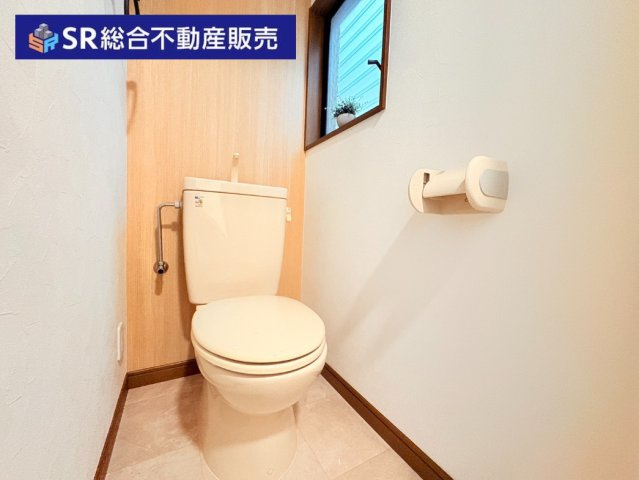 南上小阪中古戸建のトイレ|トイレが2箇所にあるので、帰宅時や朝の支度の際も便利です★
