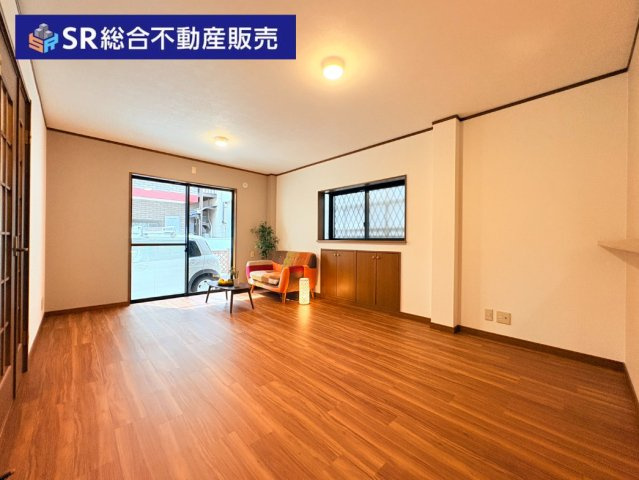南上小阪中古戸建の洋室|内覧時は現地待ち合わせ・ご希望場所までの送迎などお気軽にご相談ください。
