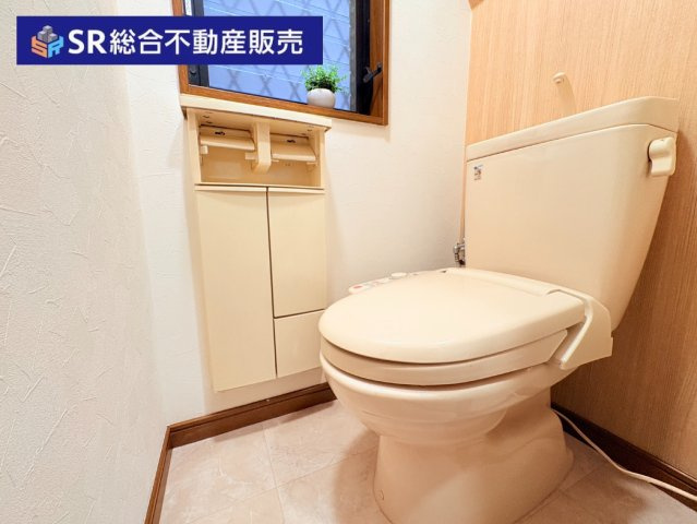 南上小阪中古戸建のトイレ|清潔感のあるトイレです。温水洗浄便座もございます♪
