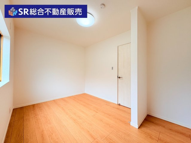 近江堂3丁目中古戸建の洋室|2階6.0帖洋室：書斎や趣味部屋としても最適なお部屋です。

