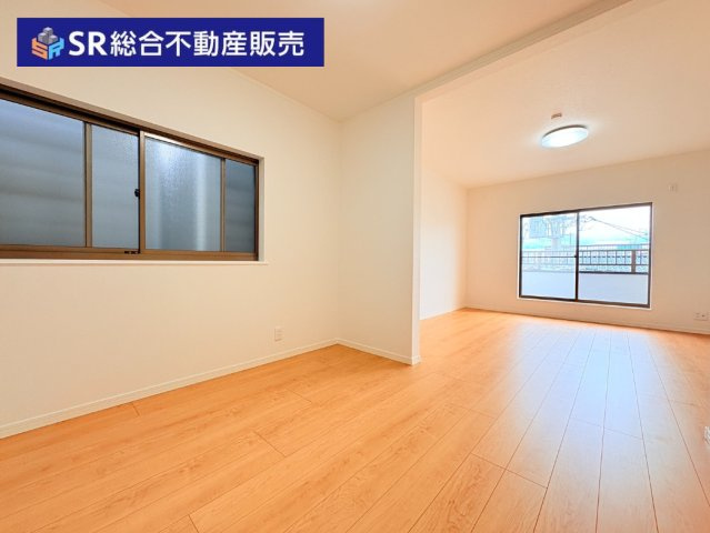 近江堂3丁目中古戸建の寝室|3階12.5帖洋室：寝室としていかがでしょうか☆

