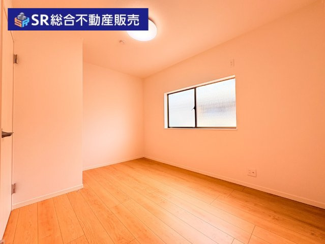 近江堂3丁目中古戸建の洋室|2階6.0帖洋室：個人のお部屋としてもいかがでしょうか☆

