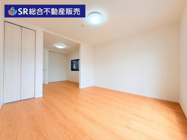 近江堂3丁目中古戸建の子供部屋|3階12.5帖洋室：仕切りをつければ4LDKとしての使用も可能です♪