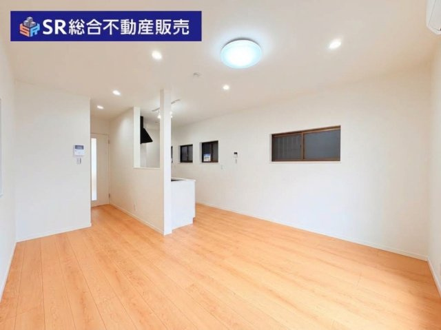 近江堂3丁目中古戸建の居間・リビング|専門知識を持ったスタッフがお客様に合った住宅ローンのご提案を致します。
（※室内画像は加工により家具等を消しています。）
