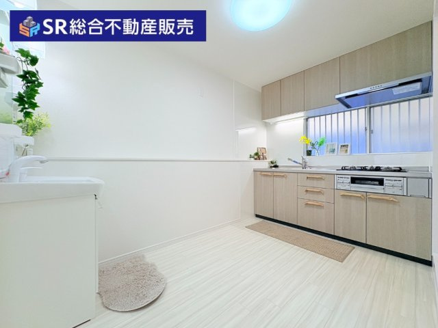 御厨2丁目中古戸建のキッチン|2階ダイニング：家事がしやすい丁度良い広さです♪
