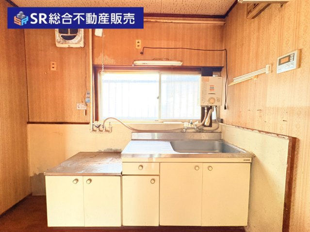 荒川3丁目中古戸建のキッチン|お好きなコンロを置いてお料理できます！