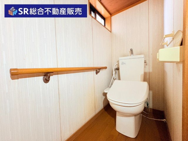 荒川3丁目中古戸建のトイレ|温水洗浄便座もございます♪
