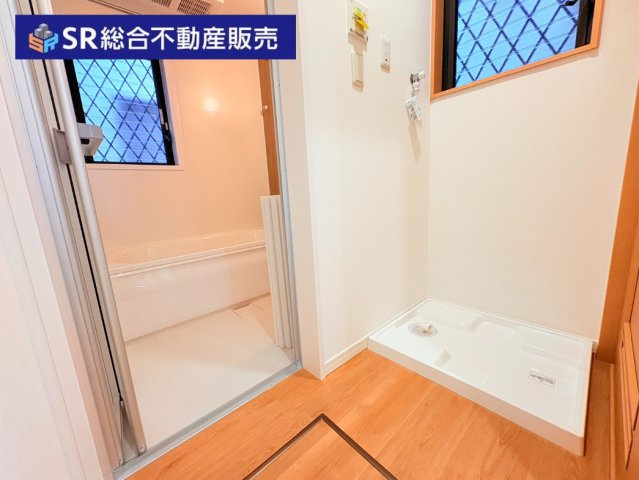 寿町1丁目中古戸建の脱衣所|脱衣場には、室内洗濯機置き場もございます♪
