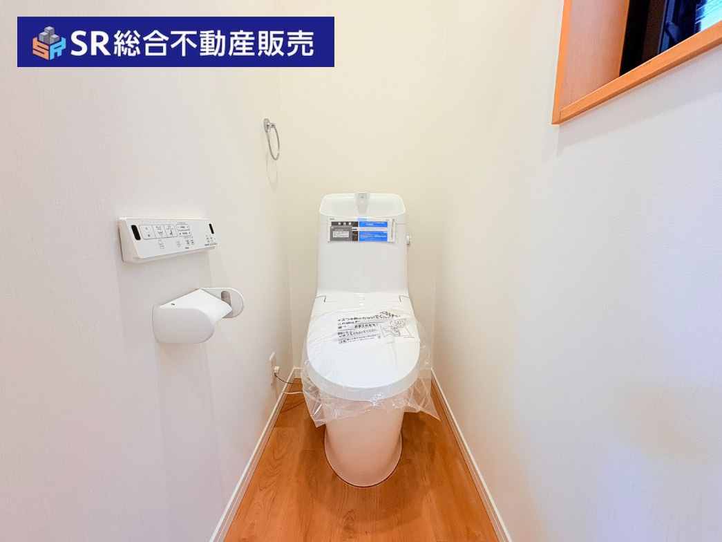 寿町1丁目中古戸建のトイレ|トイレが2か所にあるので、朝の身支度がスムーズに行えます♪
