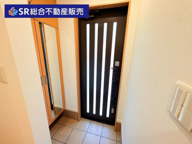 寿町1丁目中古戸建の玄関|内覧時は現地待ち合わせ・ご希望場所までの送迎などお気軽にご相談ください。

