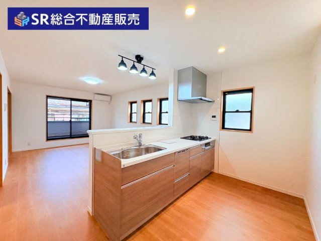 寿町1丁目中古戸建のキッチン|リビングを見渡せるカウンターキッチンです♪