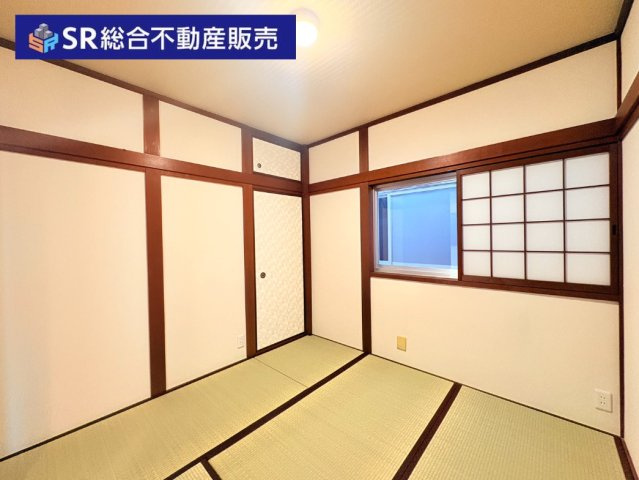 御厨東2丁目中古戸建の和室|3階和室4.5帖：個人のお部屋や趣味部屋としても最適なお部屋です。


