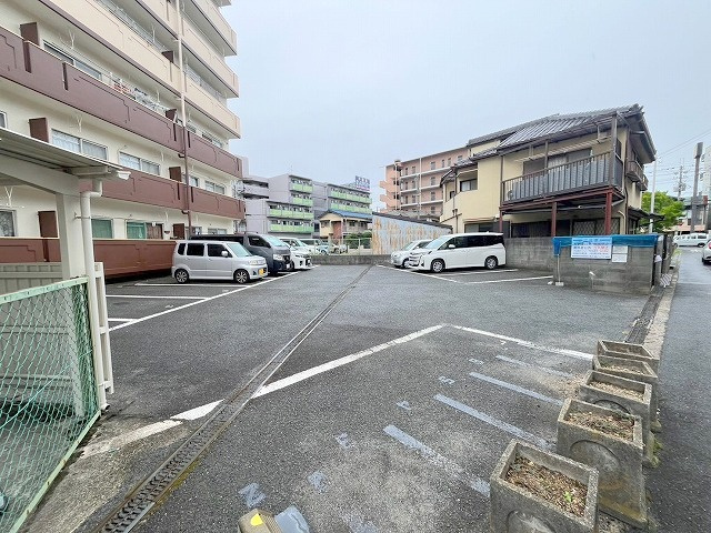 西大道ハイツの駐車場