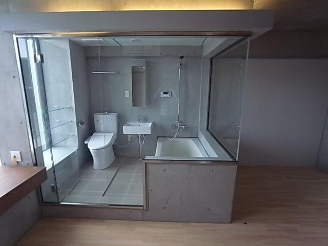 イーストヴィレッジ三宮の浴室