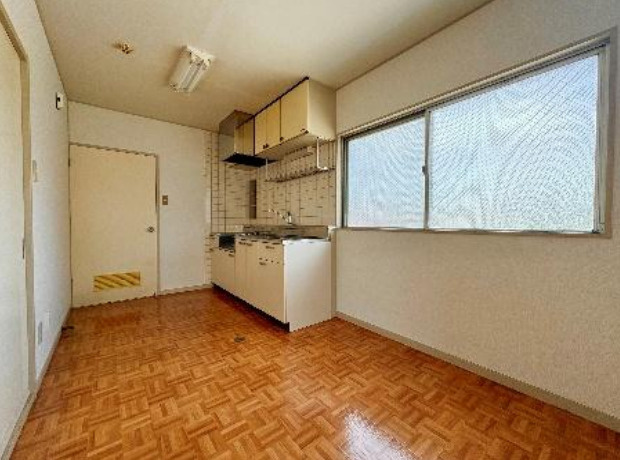 勇進ビルの居間・リビング