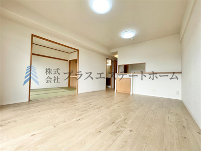 【居間・リビング】 | ルネ神戸宮川町さくら坂 | LDKは14.8帖の広さ。家族の時間を大切にする理想的な空間です