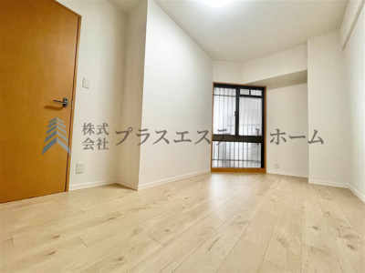【洋室】 | ルネ神戸宮川町さくら坂 | シンプルな洋室でお部屋のコーディネートが楽しめます♪