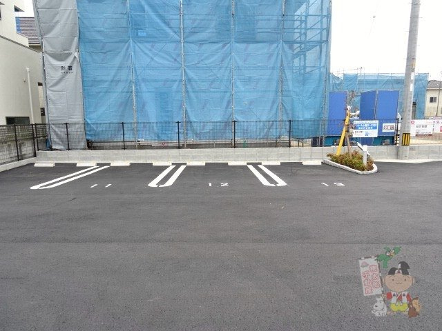 シャインピーチの駐車場