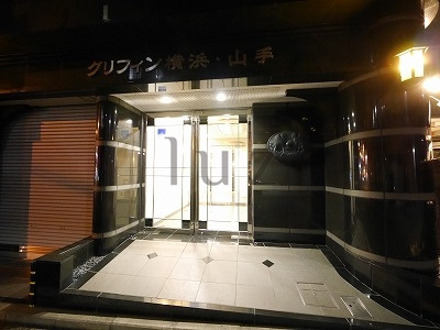グリフィン横浜山手のエントランス