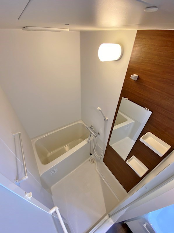 芦屋市茶屋之町の賃貸マンションの浴室