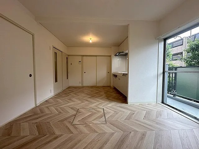 神戸市灘区鶴甲３丁目の賃貸マンションの居間・リビング