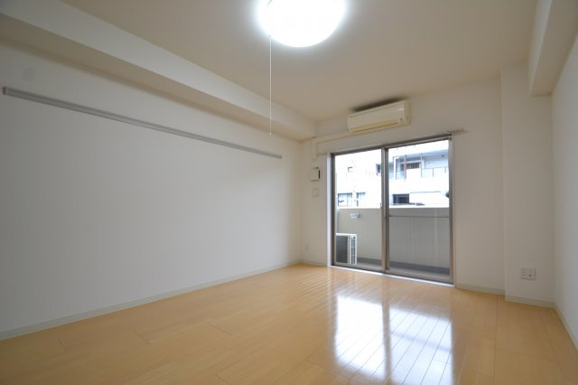 神戸市灘区記田町３丁目の賃貸マンションの居間・リビング