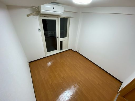 神戸市中央区布引町２丁目のアパートの居間・リビング