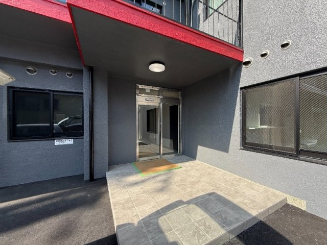 神戸市東灘区甲南町４丁目の賃貸マンションのエントランス