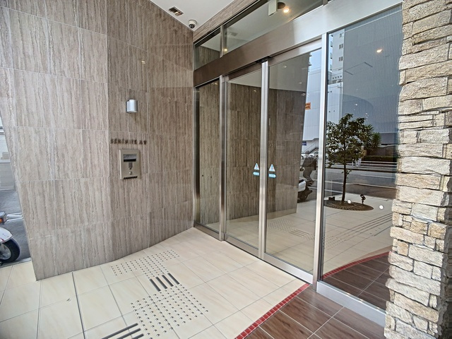 神戸市中央区御幸通４丁目の賃貸マンションのエントランス