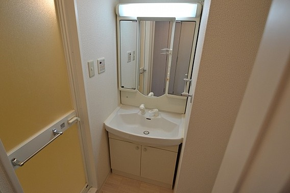 神戸市中央区熊内町５丁目の賃貸マンションの洗面所