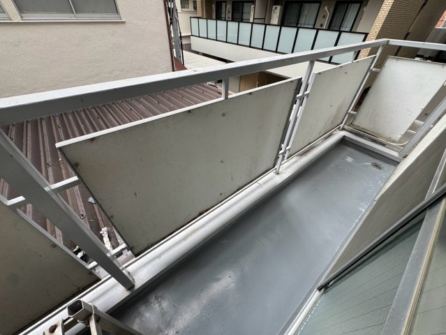 福興ビルのバルコニー