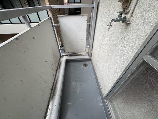 福興ビルのバルコニー