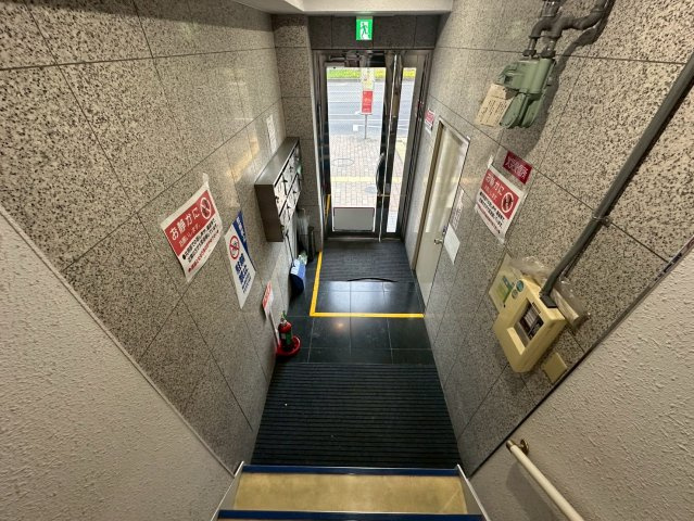 福興ビルのロビー