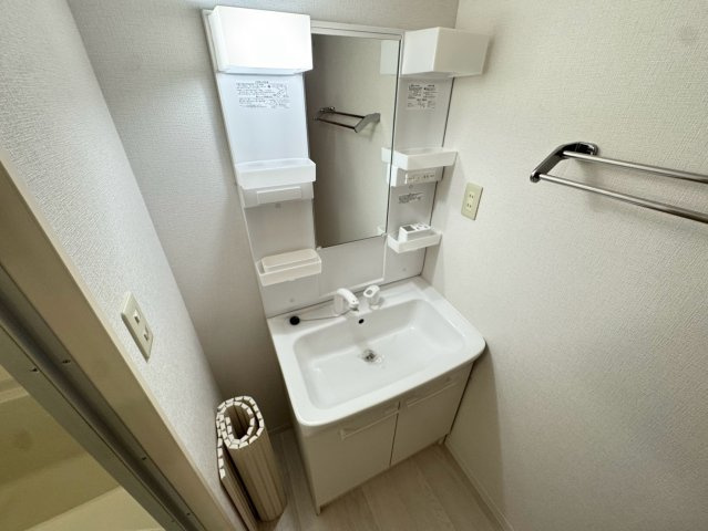 福興ビルの洗面所
