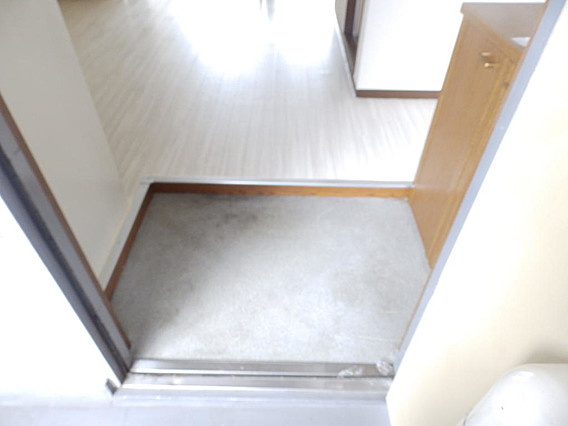 神戸市灘区新在家南町５丁目の賃貸マンションの玄関
