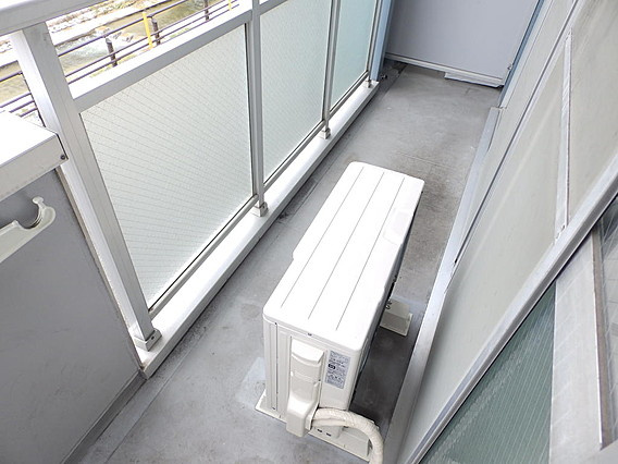 神戸市灘区新在家南町５丁目の賃貸マンションのバルコニー