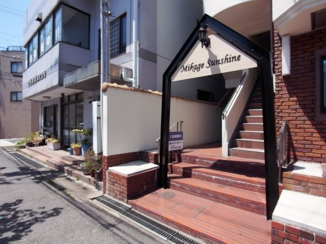 神戸市東灘区御影塚町２丁目の賃貸マンションのエントランス
