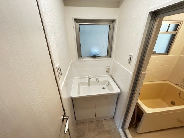 神戸市中央区多聞通４丁目の賃貸マンションの洗面所