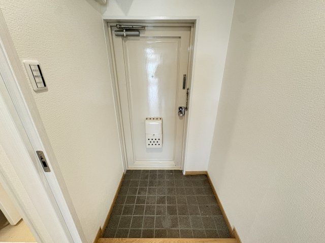 神戸市中央区多聞通４丁目の賃貸マンションの玄関