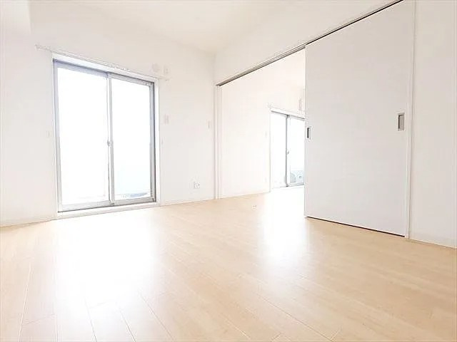 神戸市東灘区甲南町４丁目の賃貸マンションの居間・リビング