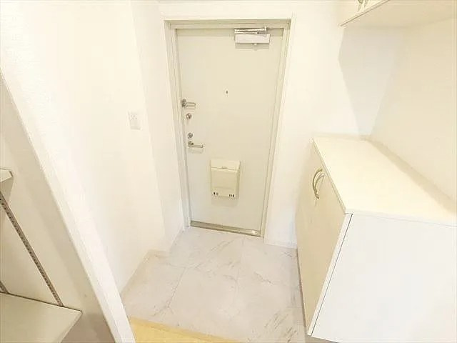 神戸市東灘区甲南町４丁目の賃貸マンションの玄関
